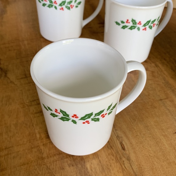 Corning USA Christmas Coffee Mugs Set of 4 - Picture 4 of 11